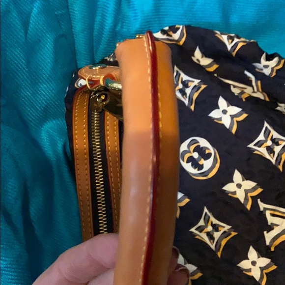 Authentic Louis Vuitton purse - Picture 7 of 8